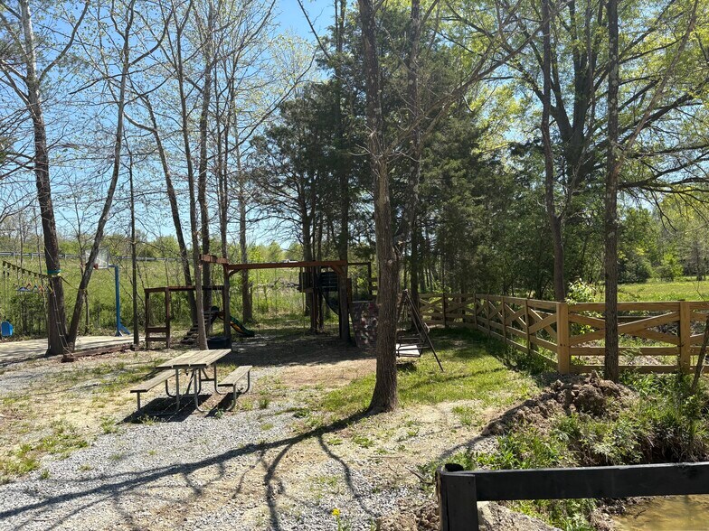 210 Deepwell Woods Rd, Crab Orchard, KY à vendre - Photo du bâtiment - Image 3 de 14