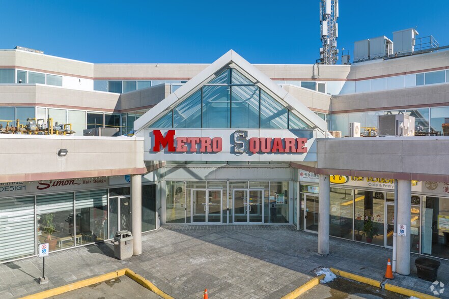 3636 Steeles Ave E, Toronto, ON à louer - Photo du bâtiment - Image 3 de 5