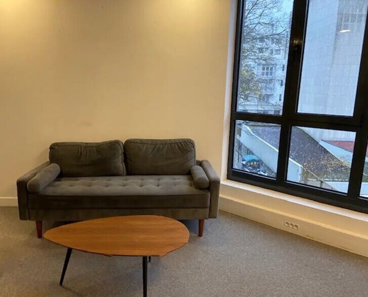 Bureau dans Clichy à louer - Photo du bâtiment - Image 3 de 8