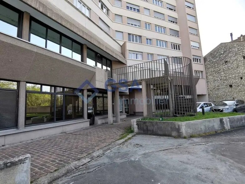 Multifamily in Melun for sale - Building Photo - Image 2 of 2