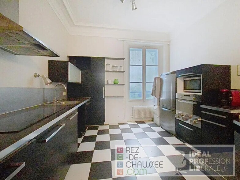 Immeuble residentiel dans Paris à vendre - Photo intérieure - Image 3 de 5