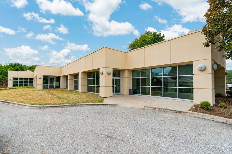 308 E Centerview St, China Grove, NC à vendre - Photo du bâtiment - Image 1 de 31