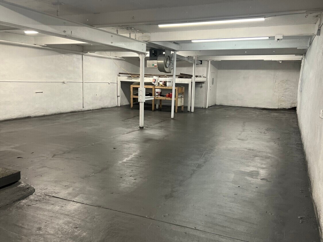 105 Blackstone Ave, Pawtucket, RI for lease Interior Photo- Image 1 of 3