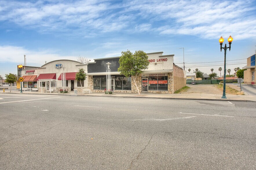 236 S Riverside Ave, Rialto, CA à vendre - Photo du bâtiment - Image 2 de 8