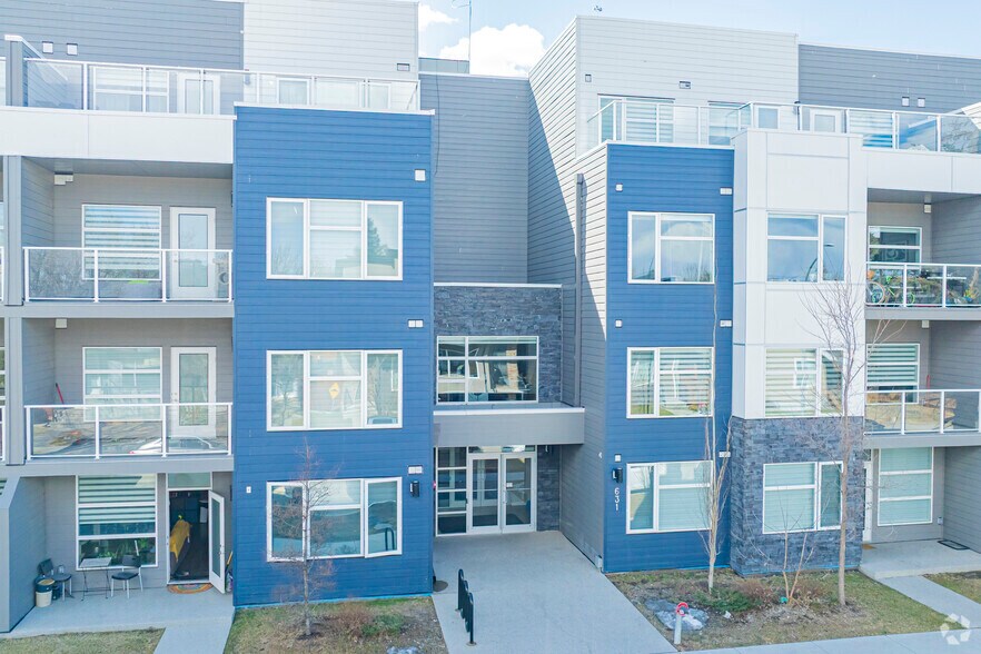 631 17 Av NW, Calgary, AB à vendre - Photo principale - Image 1 de 1