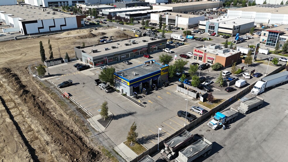10822 50 St SE, Calgary, AB à louer - Photo du bâtiment - Image 2 de 3