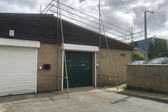 7-15 Craven Way, Newmarket à louer Photo du bâtiment- Image 1 de 2