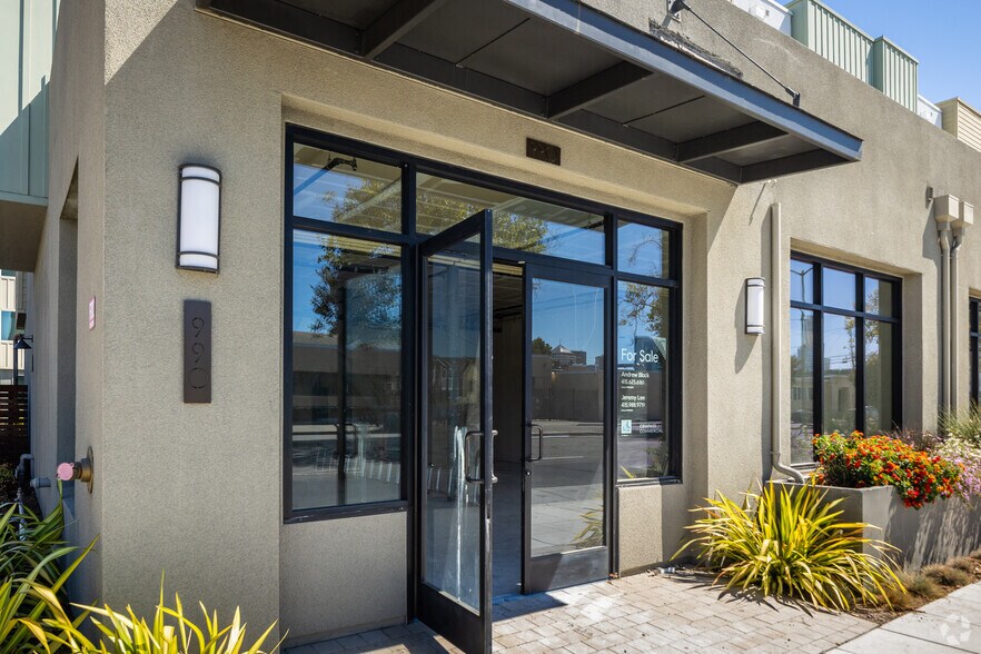 990 W Grand Ave, Oakland, CA à louer - Photo du bâtiment - Image 2 de 7