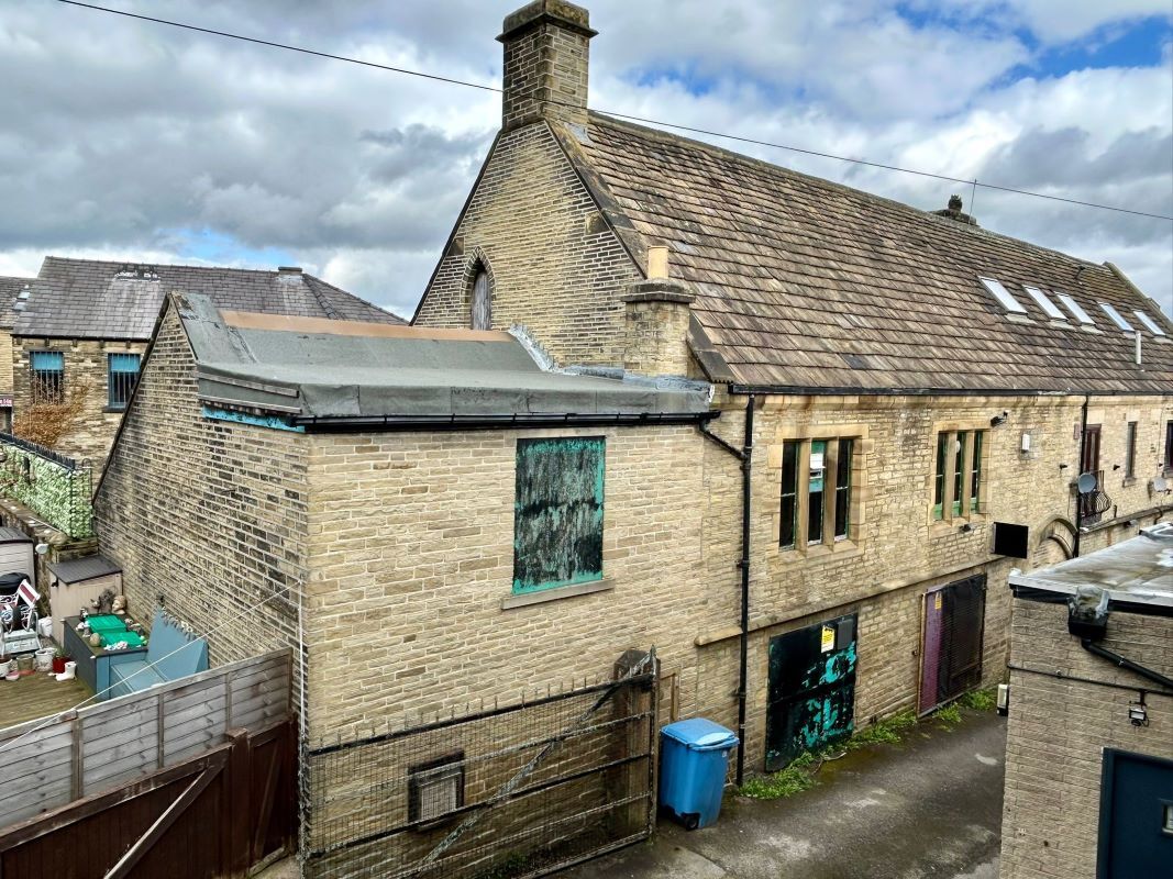 84 Southgate, Elland for sale Primary Photo- Image 1 of 21