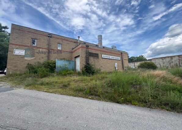 61 Mathewson Dr, Weymouth, MA à vendre - Photo du bâtiment - Image 1 de 3