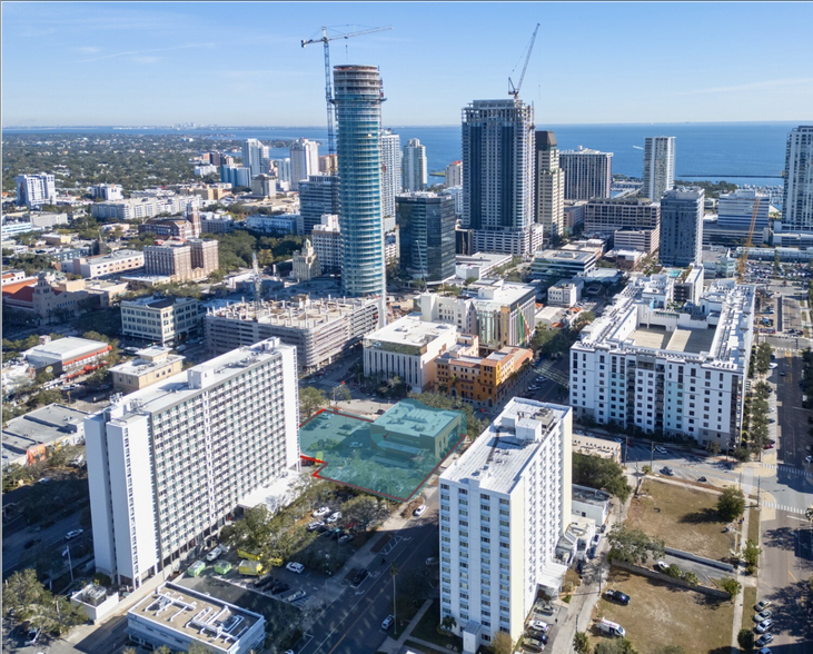 125 5th St S, Saint Petersburg, FL à vendre - Photo du bâtiment - Image 1 de 12