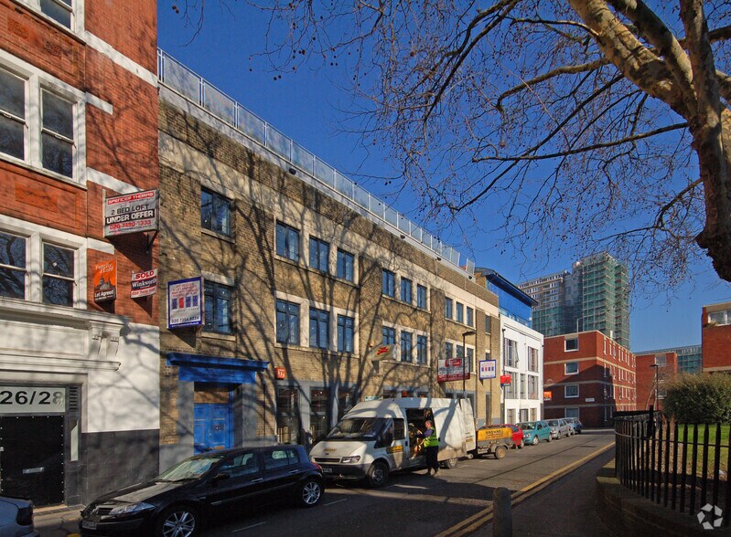 22-25 Bartholomew Sq, Londres à louer - Photo du bâtiment - Image 2 de 6