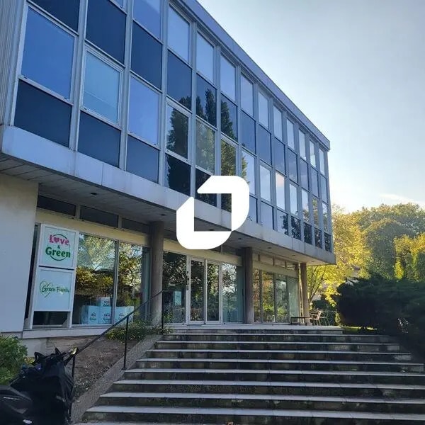 Office in Rueil-Malmaison for lease Building Photo- Image 1 of 7