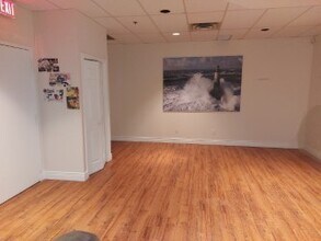 1107 Lorne Park Rd, Mississauga, ON for lease Interior Photo- Image 2 of 2