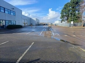 304a-304b Pywell Rd, Corby à louer Photo du bâtiment- Image 2 de 5