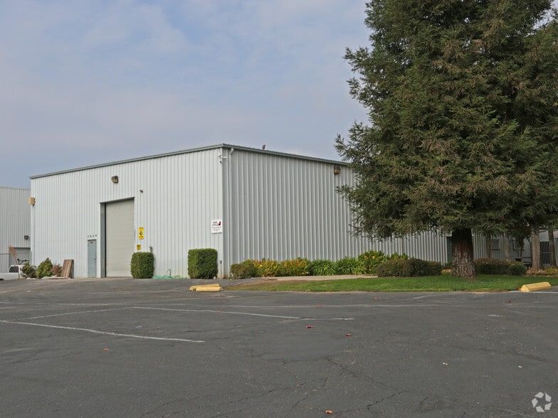5629 E Westover Ave, Fresno, CA for lease - Primary Photo - Image 1 of 6
