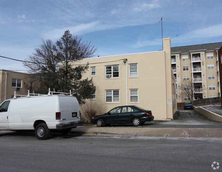212 Brookes Ave, Gaithersburg, MD for sale - Building Photo - Image 2 of 3
