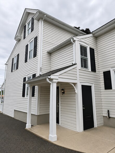 525 N Main St, Doylestown, PA à louer - Photo du bâtiment - Image 2 de 11