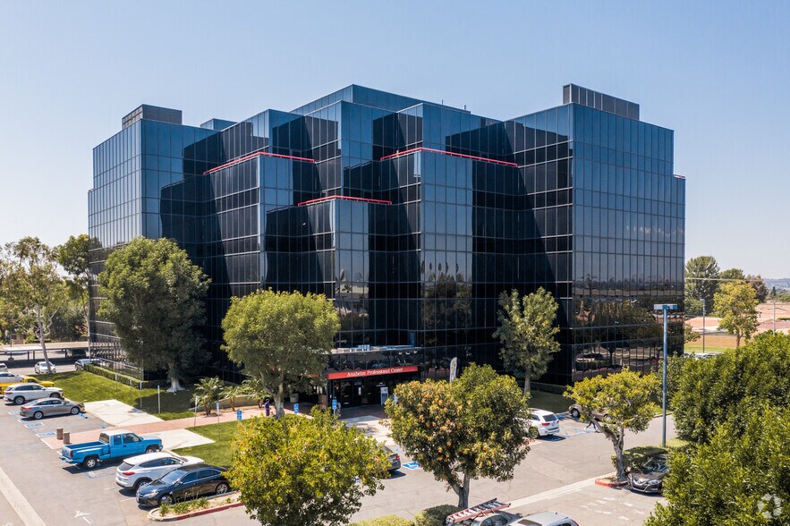 1801 W Romneya Dr, Anaheim, CA à louer - Photo principale - Image 1 de 69