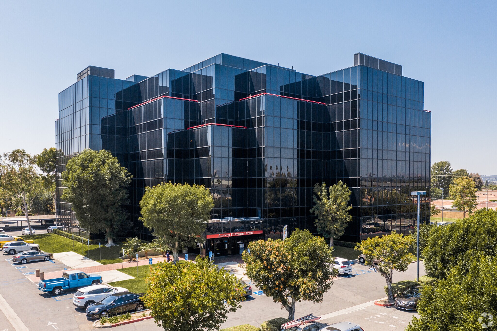 1801 W Romneya Dr, Anaheim, CA à louer Photo principale- Image 1 de 70