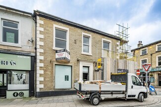 Plus de détails pour 35 Bradford Rd, Brighouse - Commerce de détail à louer