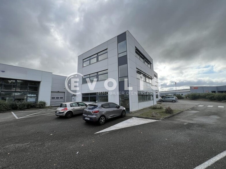 81-83 Rue Elisée Reclus, Décines-Charpieu for lease - Building Photo - Image 1 of 28