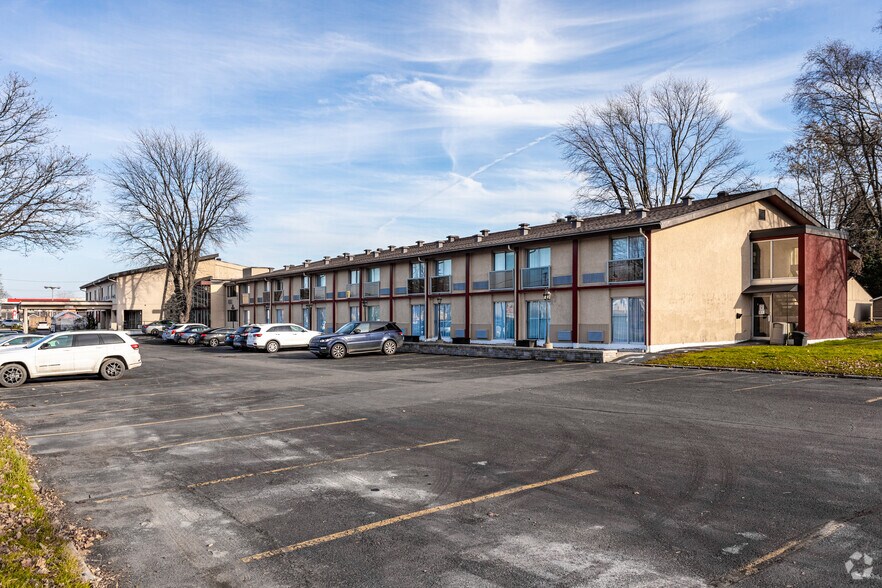 1876 Robertson Rd, Ottawa, ON à vendre - Photo principale - Image 1 de 1