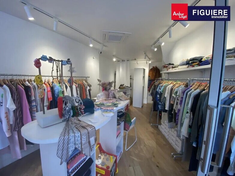 Retail in Salon-de-Provence for lease - Interior Photo - Image 2 of 10