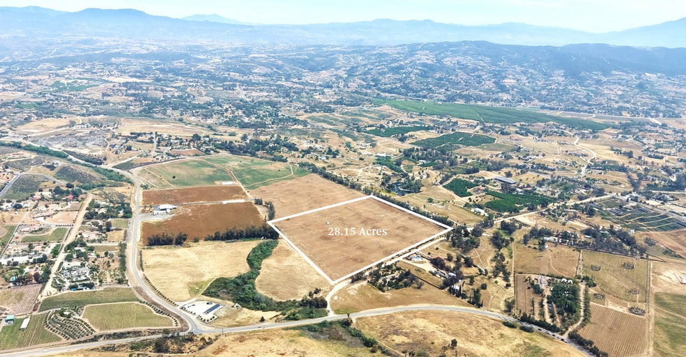 Camino del Vino, Rancho California, CA for sale - Primary Photo - Image 1 of 4