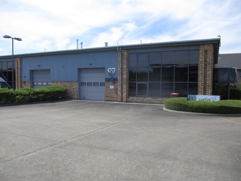 Highfield Rd, Oakley à louer - Photo du bâtiment - Image 2 de 2