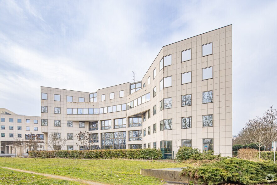 Bureau dans Suresnes à louer - Photo du bâtiment - Image 2 de 25