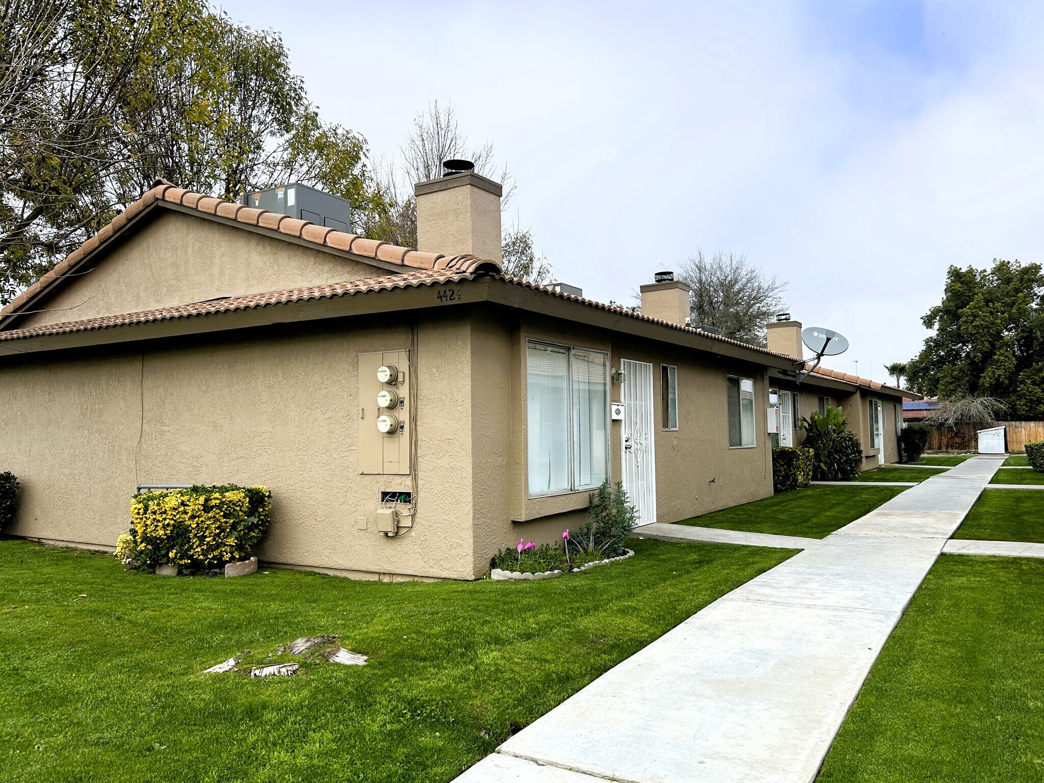 4424 White Ln, Bakersfield, CA à vendre Photo principale- Image 1 de 8