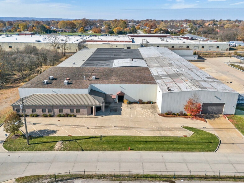 5900 Pennsylvania Ave, Maple Heights, OH for sale - Building Photo - Image 1 of 32