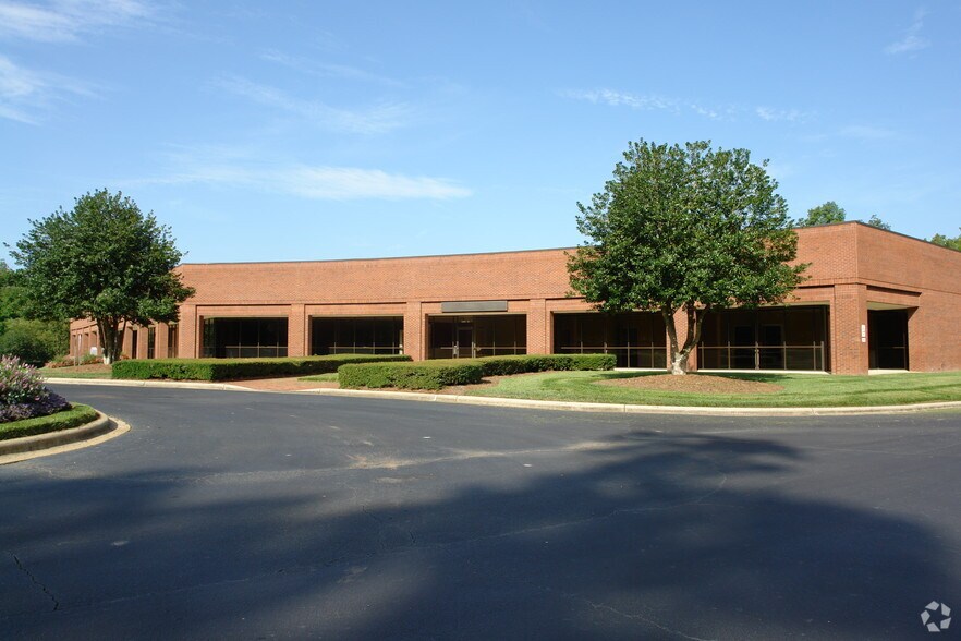 1337 Hundred Oaks Dr, Charlotte, NC à louer - Photo du bâtiment - Image 2 de 20
