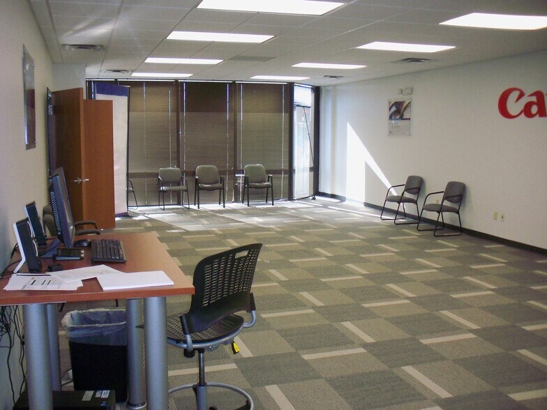 8201 E 34th St, Wichita, KS à louer - Photo intérieure - Image 3 de 10