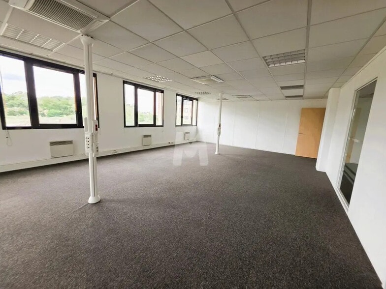 Office in Évry-Courcouronnes for lease - Interior Photo - Image 3 of 12
