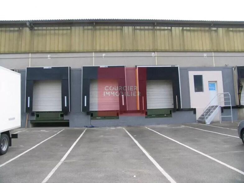 Industrial in Ris-Orangis for sale - Building Photo - Image 2 of 2