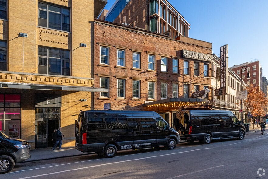 58-60 Ninth Ave, New York, NY for lease - Building Photo - Image 2 of 6