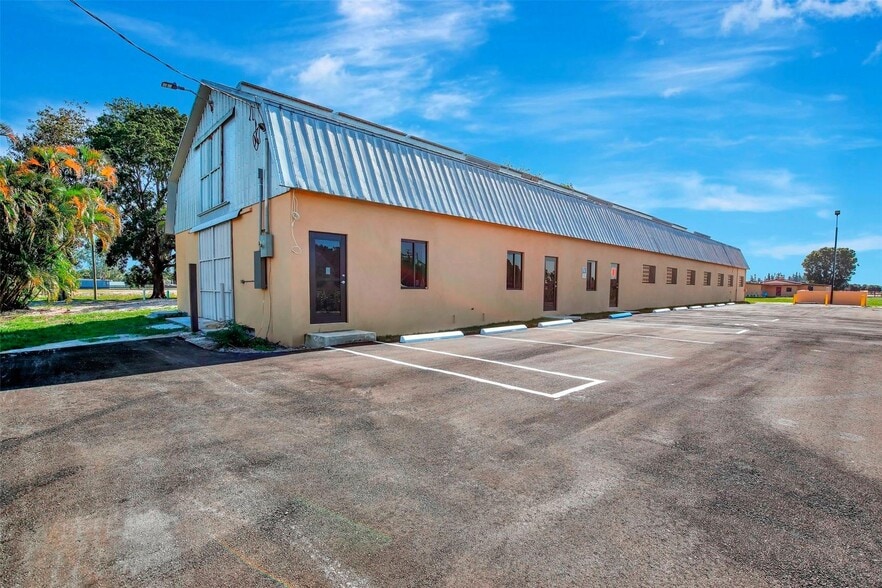 Southwest 48th Court, Miramar, FL à vendre - Photo du bâtiment - Image 3 de 13