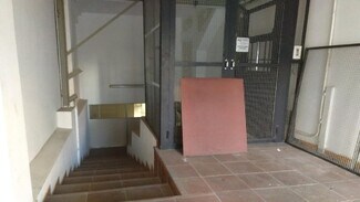 Plus de détails pour Multi-résidentiel à vendre