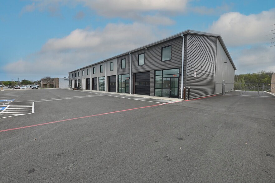 4899 Whirlwind Dr, San Antonio, TX for lease - Building Photo - Image 2 of 9