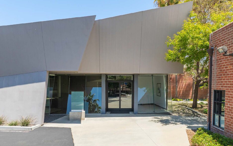 10113 Jefferson Blvd, Culver City, CA à louer - Photo du bâtiment - Image 1 de 12