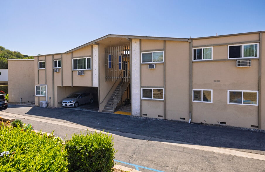 1690 E Hillcrest Dr, Thousand Oaks, CA for sale - Building Photo - Image 3 of 3