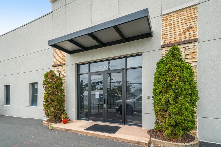 7301-7307 Little River Tpke, Annandale, VA for lease - Building Photo - Image 1 of 22