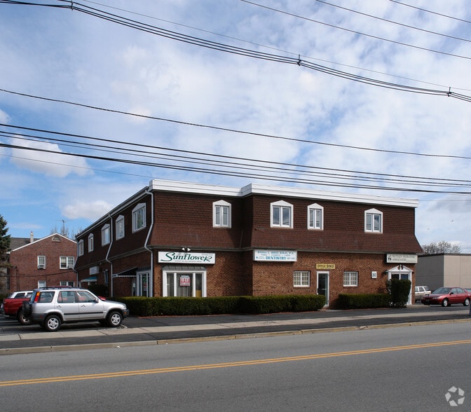 242 Washington Ave, Nutley, NJ à louer - Photo du bâtiment - Image 3 de 14