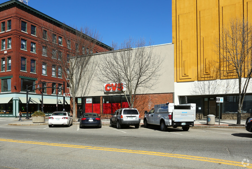 947 Elm St, Manchester, NH à louer - Photo principale - Image 1 de 4