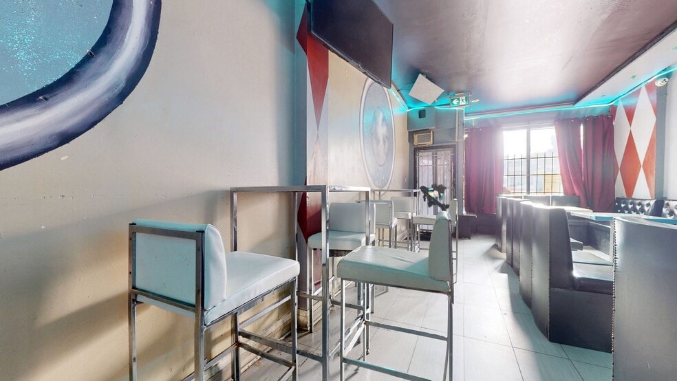 3212 Danforth Ave, Toronto, ON for sale - Interior Photo - Image 3 of 8