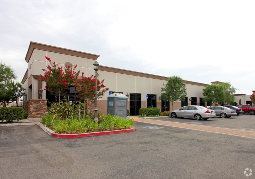 537 Queensland Cir, Corona, CA à louer - Photo du bâtiment - Image 2 de 29