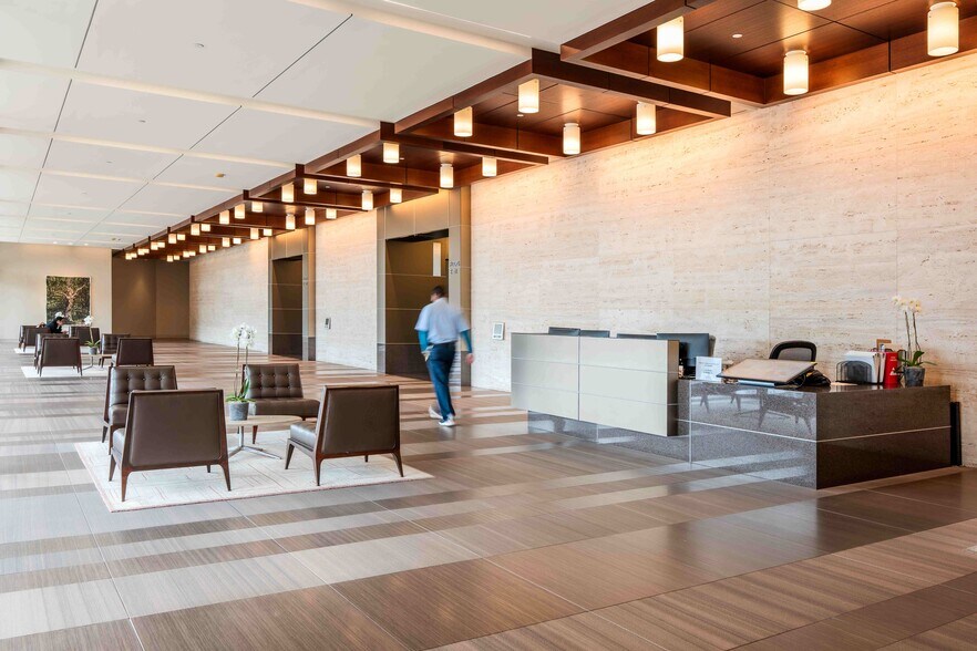 5718 Westheimer Rd, Houston, TX à louer - Photo du bâtiment - Image 3 de 10