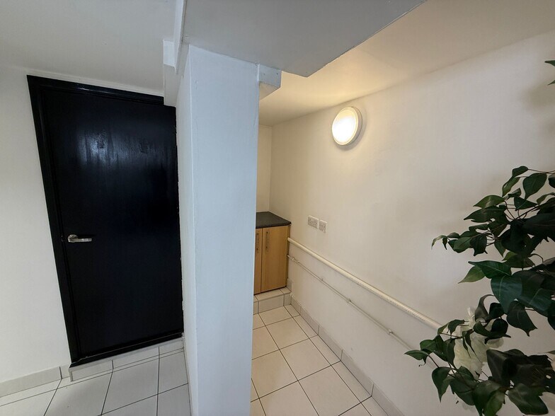 28-28A Scot Ln, Doncaster à louer - Photo du bâtiment - Image 3 de 5